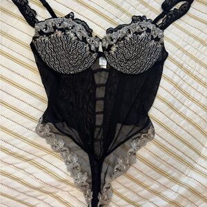 Victoria's Secret Shimmering Black and Gold Lace Lingerie Like New 36C